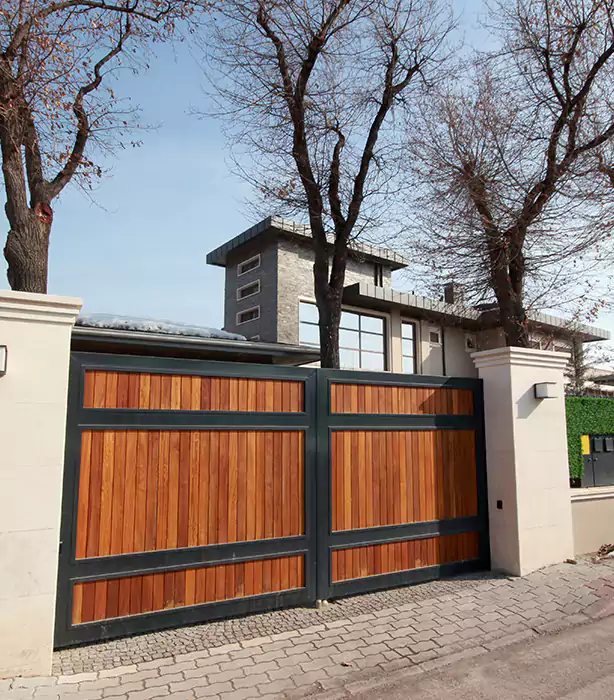 Wooden Gate Repair in Virginia Gardens, FL